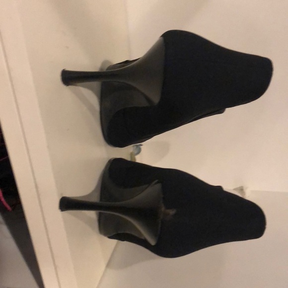 Woman’s black size 11 heels - Picture 5 of 6